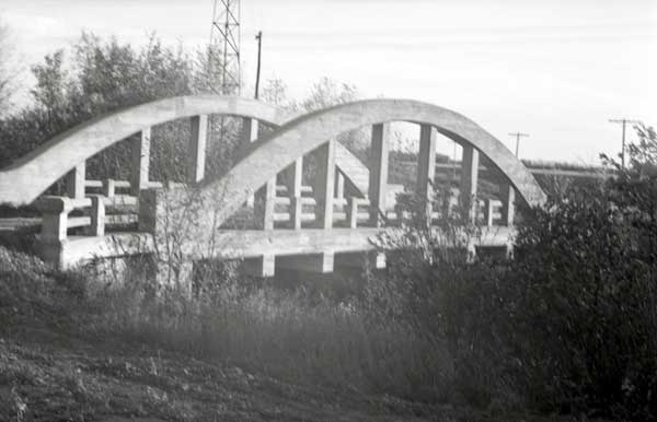 Concrete bowstring arch bridge no. 367 over La Salle River