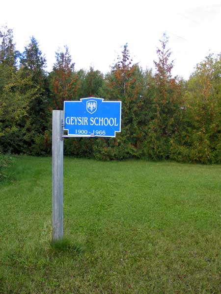 Geysir School commemorative sign