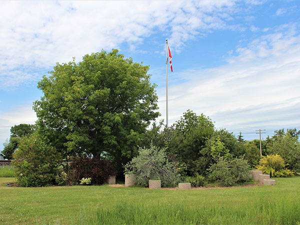 Giroux pioneers commemorative monument