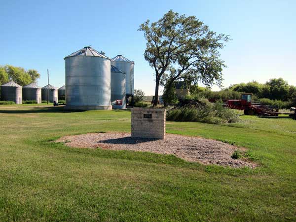 Glenburney School commemorative monument