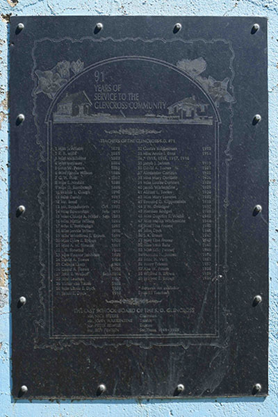 Plaque on the Glencross School commemorative monument