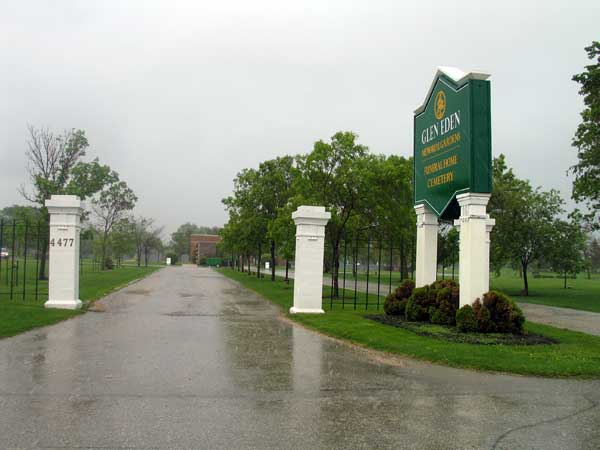 Entrance to Glen Eden Memorial Gardens