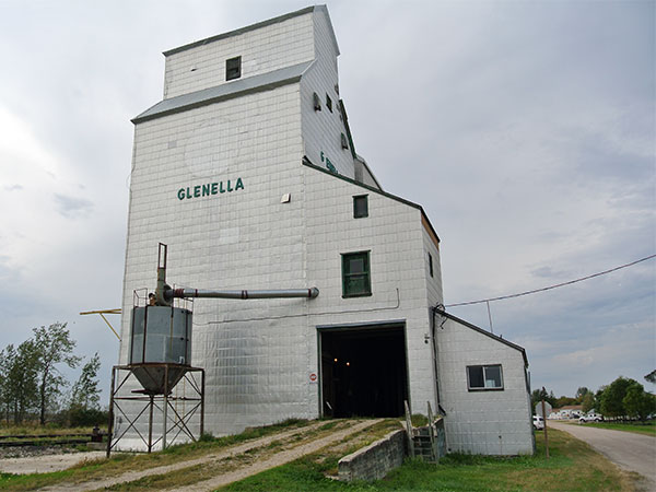 Former Manitoba Pool grain elevator at Glenella
