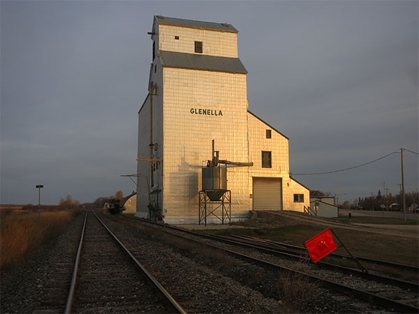 Former Manitoba Pool grain elevator at Glenella