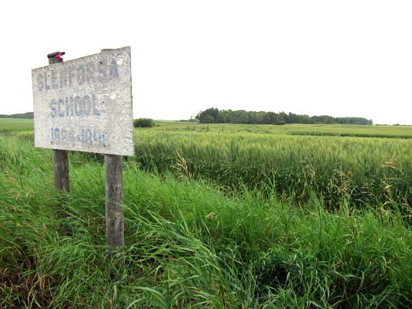 Glenforsa School commemorative sign