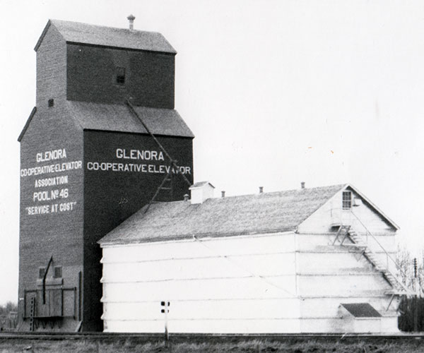 Manitoba Pool grain elevator at Glenora