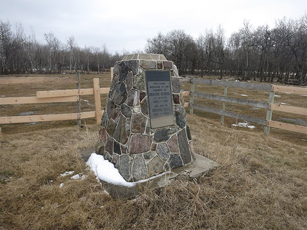 Gnaton School and Gnaton Hall commemorative monument