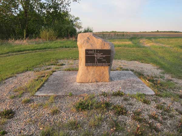 Golden Stream pioneers commemorative monument