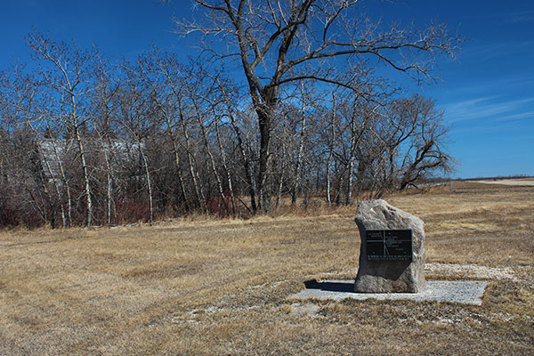 Golden Stream pioneers commemorative monument