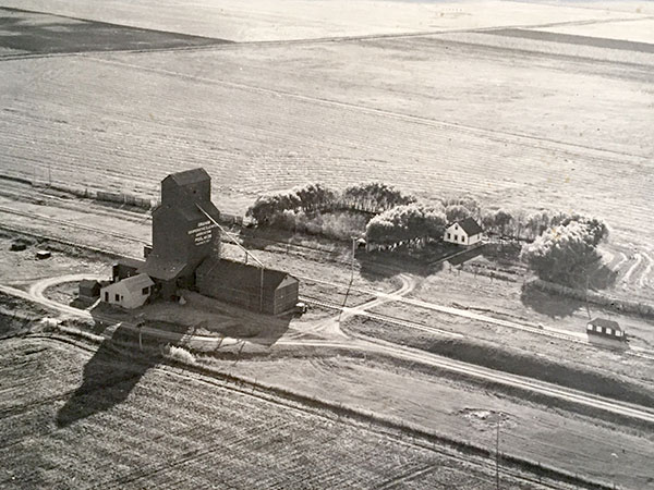 Aerial view of the Manitoba Pool grain elevator at Graham
