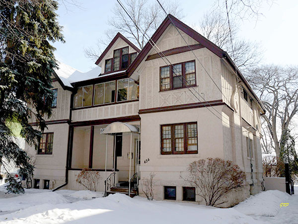 Hamilton House / Chalet Apartments