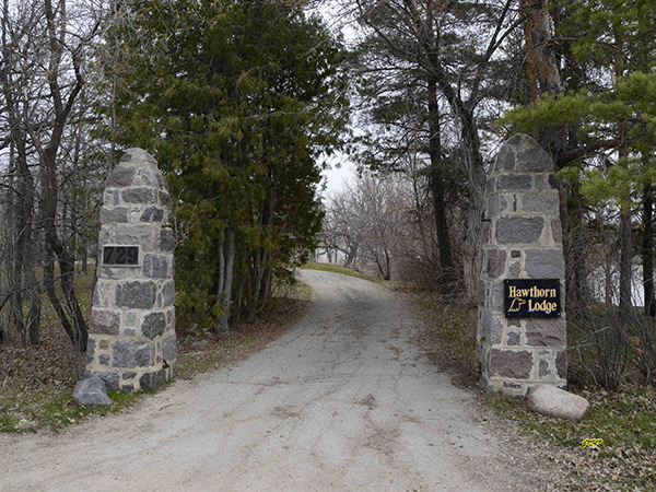 Stone gates and sign for Hawthorne Lodge