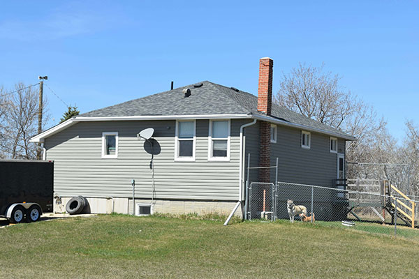 Exterior of the former Hazel Glen school building