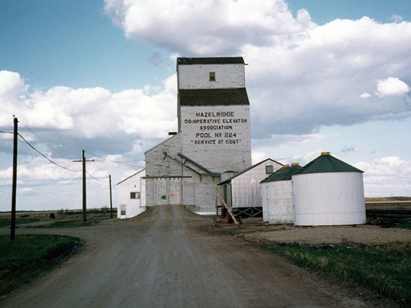 Manitoba Pool grain elevator at Hazelridge