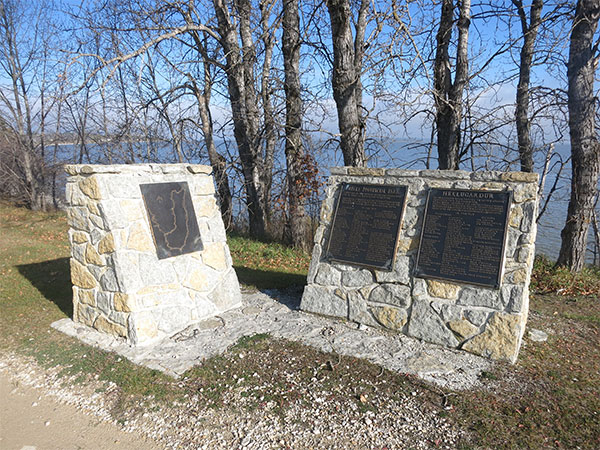 Hecla Settlers Monument