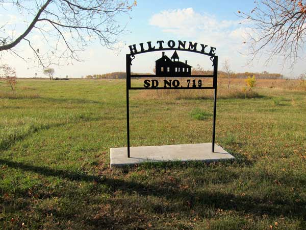 Hiltonmye School commemorative monument