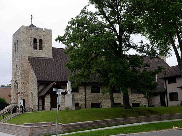 Holy Cross Roman Catholic Church