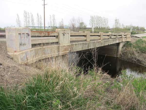 Concrete beam bridge no. 1349 over Graham Creek