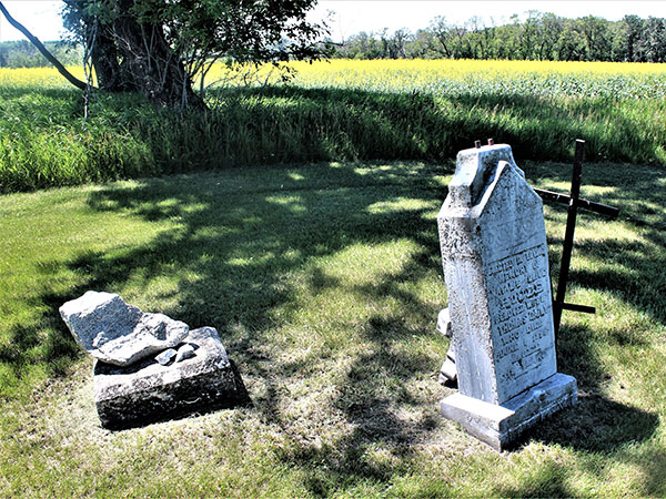 Grave markers in Ilets de Bois Cemetery