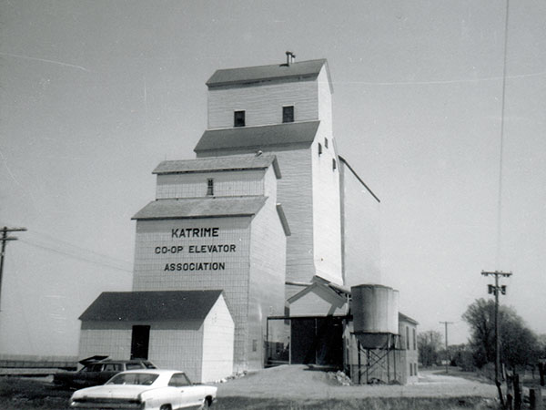 Manitoba Pool grain elevator at Katrime