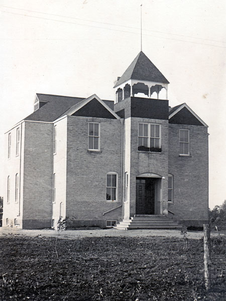 Postcard view of the Kelwood School building