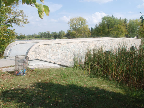 Precast concrete bridge and commemorative plaque