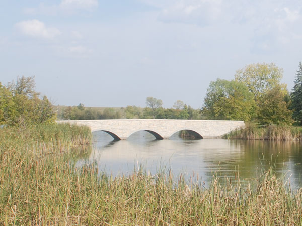 Precast concrete bridge