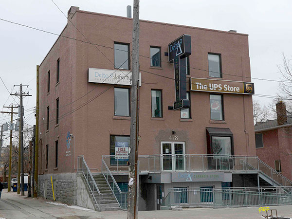 Kingswood Apartments