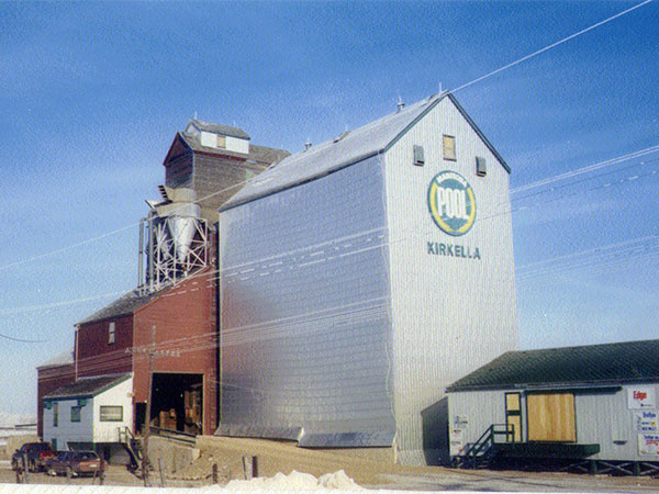 Manitoba Pool grain elevator at Kirkella