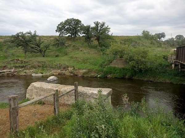 Concrete abutments of the former Kirkham’s Bridge
