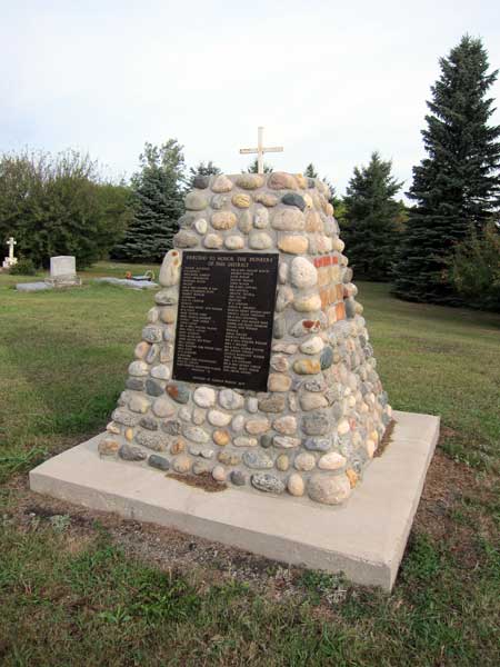 Arawana pioneers commemorative monument