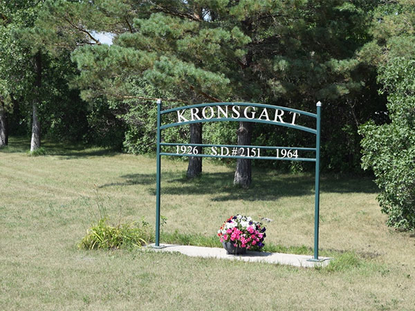 Kronsgart School commemorative sign