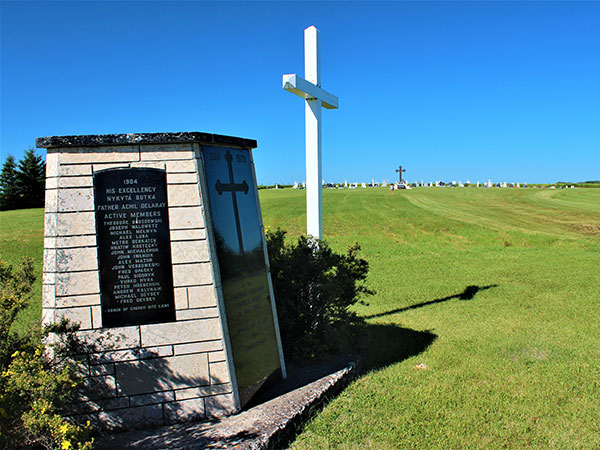 Commemorative monument and cemetery