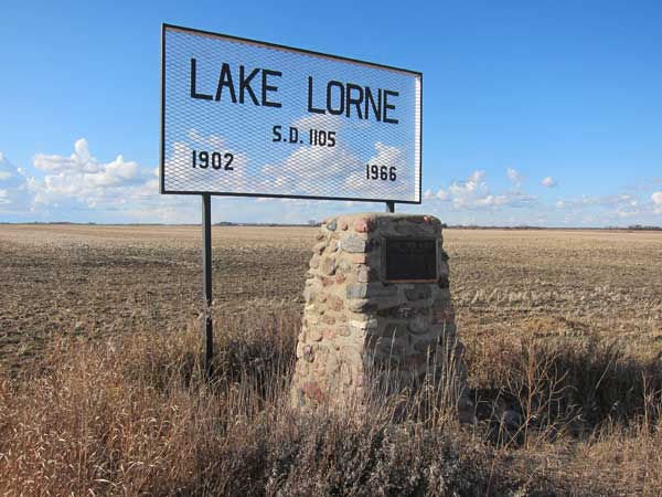 Lake Lorne School commemorative monument