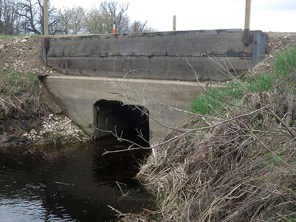 Concrete culvert bridge