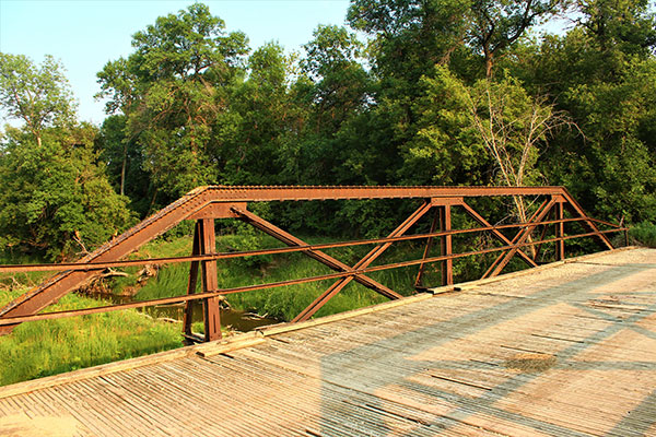 Steel pony truss bridge over the Whitemud River
