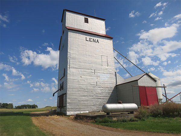 Manitoba Pool grain elevator at Lena