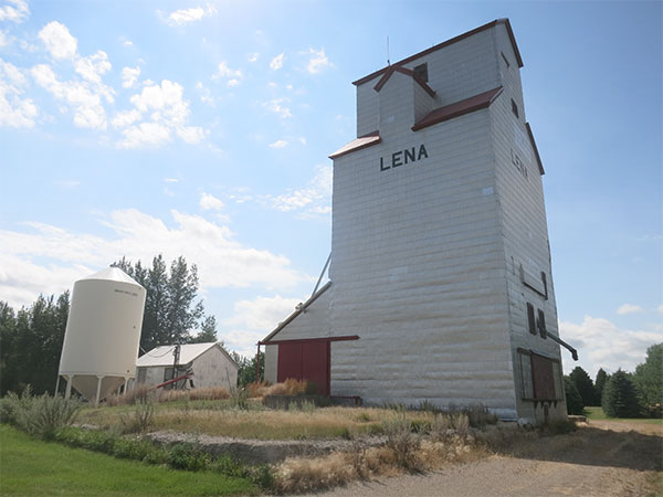 Manitoba Pool grain elevator at Lena