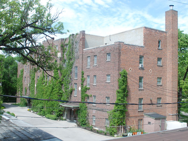 Locarno Apartments B