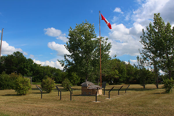 Lyleton School replica and commemorative plaque