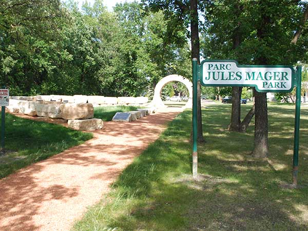 Jules Mager Park / Arden Seven Commemorative Plaza