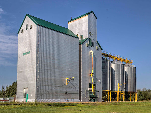 The former Manitoba Pool grain elevator at Makinak