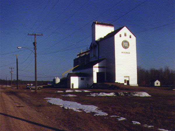 Manitoba Pool grain elevator at Makinak
