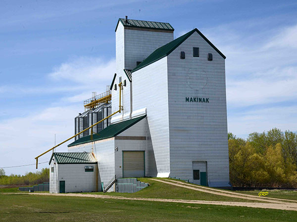 The former Manitoba Pool grain elevator at Makinak