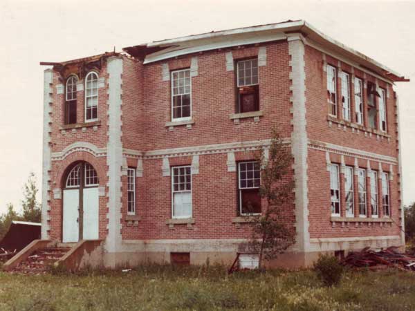 Former Makinak School building prior to demolition