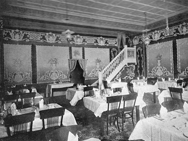 Gentlemen’s dining room in the Mariaggi Hotel