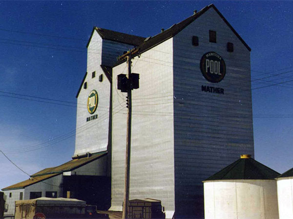Manitoba Pool grain elevator at Mather
