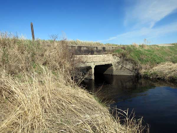 Concrete culvert bridge over the Arrow River