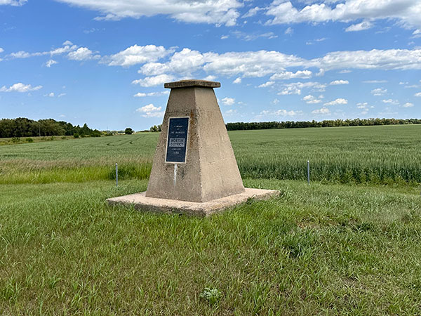 Morton pioneers commemorative monument