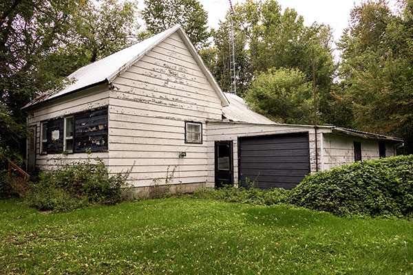 The former Mountain School building